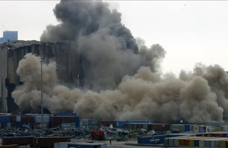 New section of grain silos at Beirut Port collapses 2 - Egyptian Gazette New section of grain silos at Beirut Port collapses 1 - Egyptian Gazette