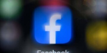 Facebook agrees to settle Cambridge Analytica privacy suit