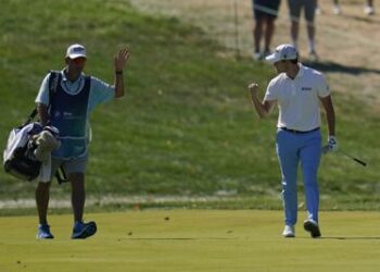 Patrick Cantlay takes 1-shot lead into final round at BMW