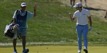 Patrick Cantlay takes 1-shot lead into final round at BMW