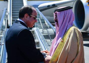 Sisi sees off Bahraini king at El Alamein Airport