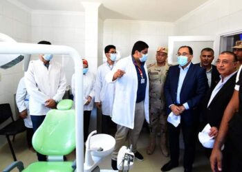 PM inspects GOEIC building in Dekheila port