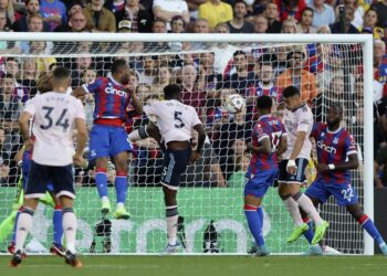 Arsenal opens EPL with 2-0  win at Crystal Palace
