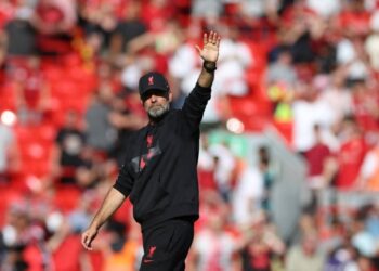 Klopp wants Liverpool to take ‘risk’ in search for midfielder