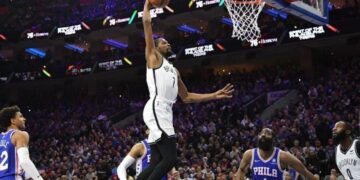 After Durant ultimatum, NBA Nets owner backs Nash, Marks