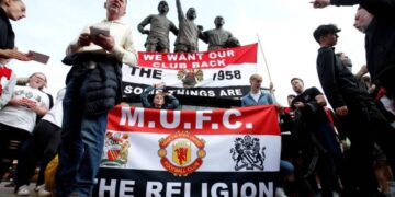 Man Utd supporters call for ‘real investment’ from any new owner