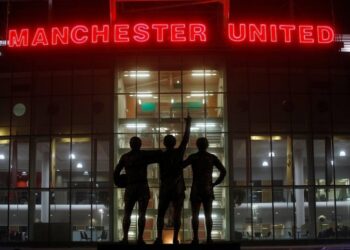 Elon Musk now says he was joking about buying Manchester United