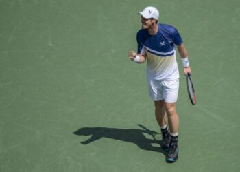Murray downs Wawrinka in Cincinnati battle of veterans