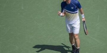 Murray downs Wawrinka in Cincinnati battle of veterans