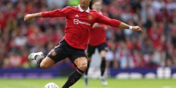 Manchester United must let Ronaldo leave, says Rooney