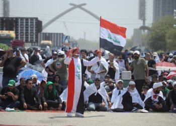 Hundreds of thousands gather for mass prayer in Baghdad
