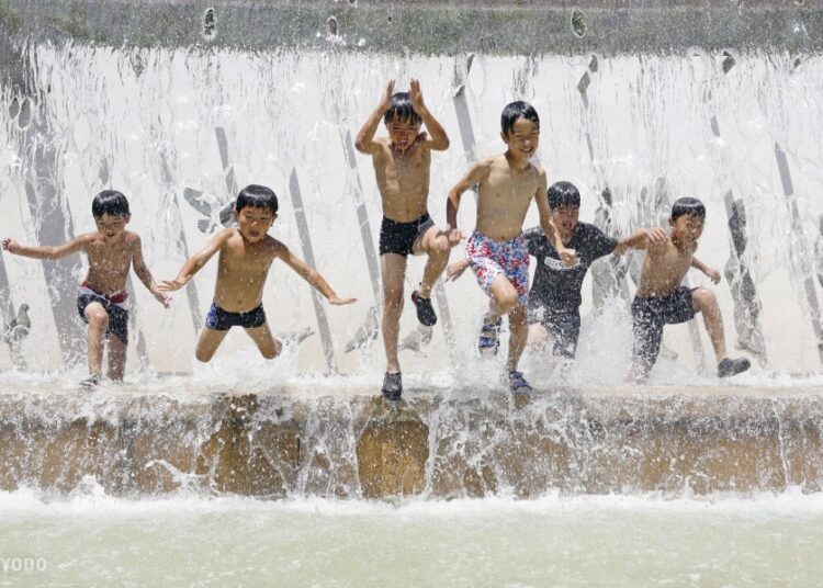 Japan swelters as temperatures approach record highs 1 - Egyptian Gazette