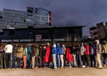 Kenyans start voting in presidential election