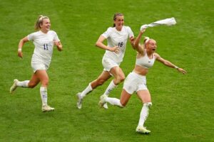 England fans erupt as women's side win Euro 2022 final 4 - Egyptian Gazette