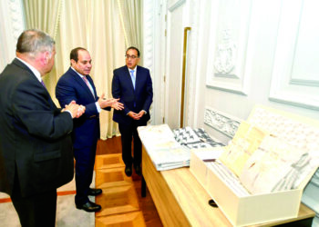 Sisi calls for maintaining support for spinning,  weaving industry to restore Egypt cotton glory