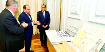 Sisi calls for maintaining support for spinning,  weaving industry to restore Egypt cotton glory