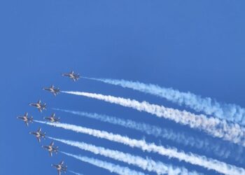 Tourism minister thanks Armed Forces for impressive air show at Giza Plateau