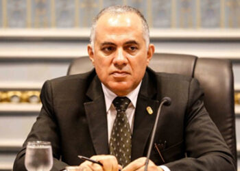 Official probes axes, competitions during Cairo Water Week