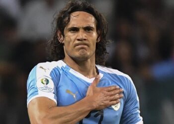 Edinson Cavani joins Spain’s Valencia