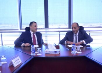 Civil aviation, tourism ministers discuss mechanism to revitalize air traffic in Egypt