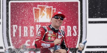 Kevin Harvick ends 65-race drought with 6th win at Michigan