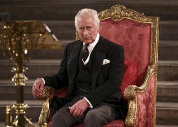 Charles pledges to follow queen’s example of selfless duty