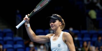 Samsonova keeps up strong run to set up Tokyo showdown with Zheng