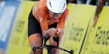 Van Vleuten snatches road race world title after hellish ride