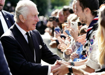 King Charles shakes hands with well-wishers in queen’s queue