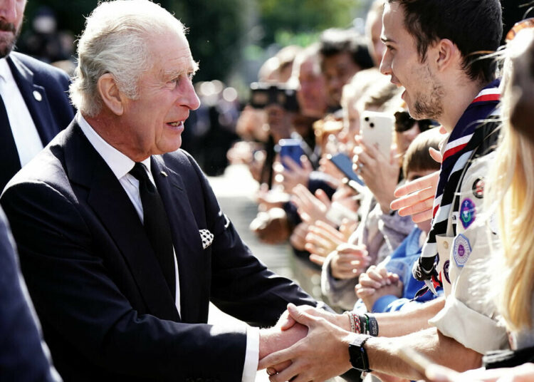 King Charles shakes hands with well-wishers in queen’s queue 1 - Egyptian Gazette