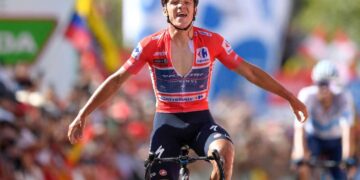 Carapaz takes Vuelta stage 20