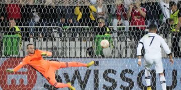 Ronaldo nets 1st Europa League goal as United beats Sheriff 2-0