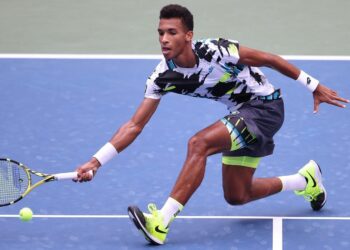 Top-ranked Alcaraz loses to Auger-Aliassime at Davis Cup