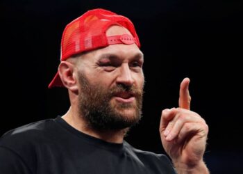 Fury tells Joshua to sign title fight contract by Monday