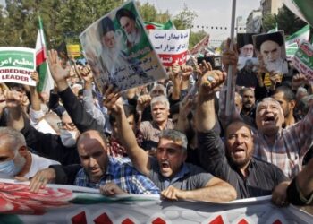 Iran protesters return to streets, defying deadly crackdown