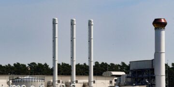 Russia, West step up energy war as risk of nuclear disaster haunts Ukraine