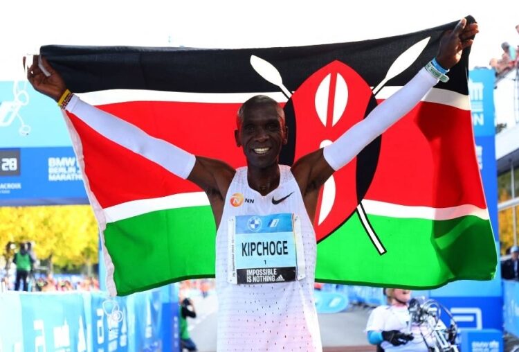 Kenya’s Kipchoge shatters marathon world record in Berlin 1 - Egyptian Gazette
