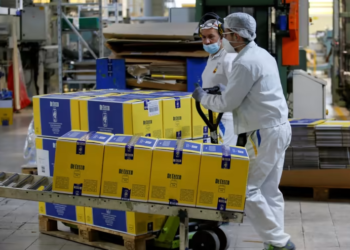 Euro zone unemployment unchanged at record low of 6.6%