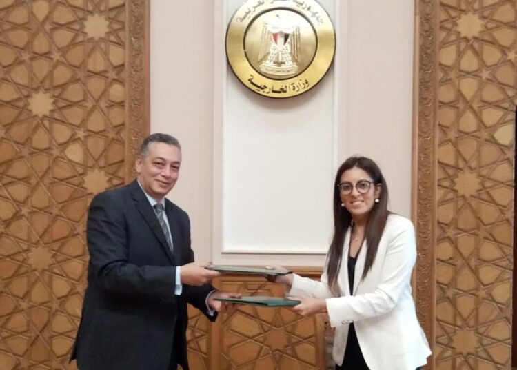 Egyptian Foreign Ministry signs MOU with IBM to be as strategic partner for COP27 1 - Egyptian Gazette Assistant Foreign Minister Ambassador Ashraf Ibrahim (L) and General Manager of IBM Egypt Marwa Abbas signed a memorandum of understanding.