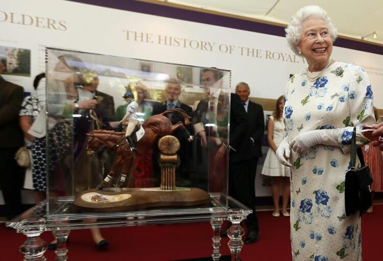 Queen Elizabeth’s favourite brands face losing royal warrant 1 - Egyptian Gazette