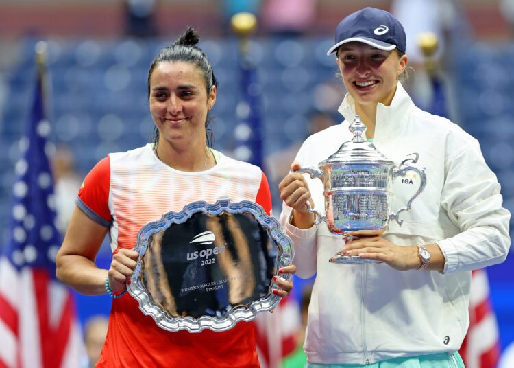 Swiatek beats Jabeur to win 2022 US Open title 1 - Egyptian Gazette Ons Jabeur and Iga Swiatek with their respective trophies won at the 2022 US Open.