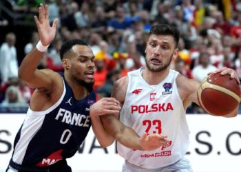 France rolls past Poland at EuroBasket
