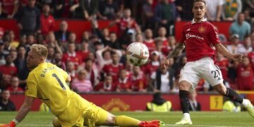 Man Utd ends Arsenal’s 100% start