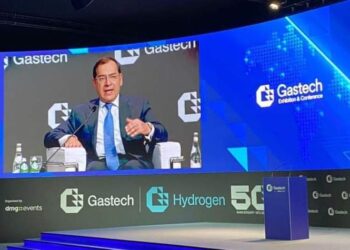 Oil minister confers with Baker Hughes CEO on low-carbon projects