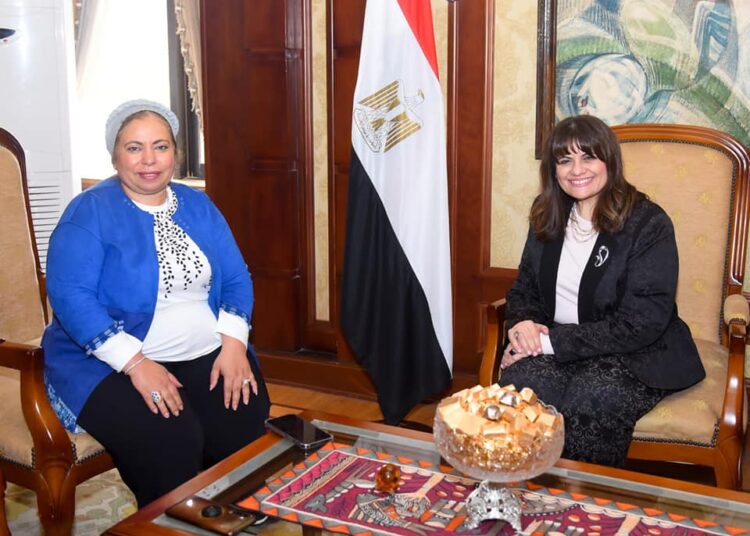 State Minister for Emigration and Egyptian Expatriates' Affairs Soha Gendi met Friday with head of the Egyptian community in Northern Ireland Afaf Abd Rabou.