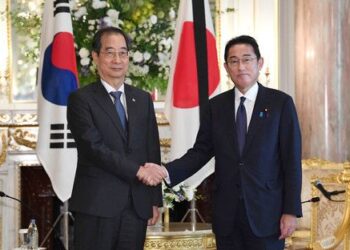 S. Korea PM meets with Japan’s Kishida, calls for improved relations