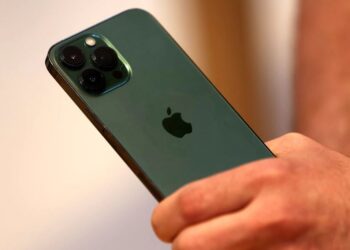 Brazil orders Apple to suspend iPhone sales without charger