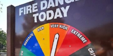 Wildfire rages as California bakes under heat dome 1 - Egyptian Gazette Wildfire rages as California bakes under heat dome