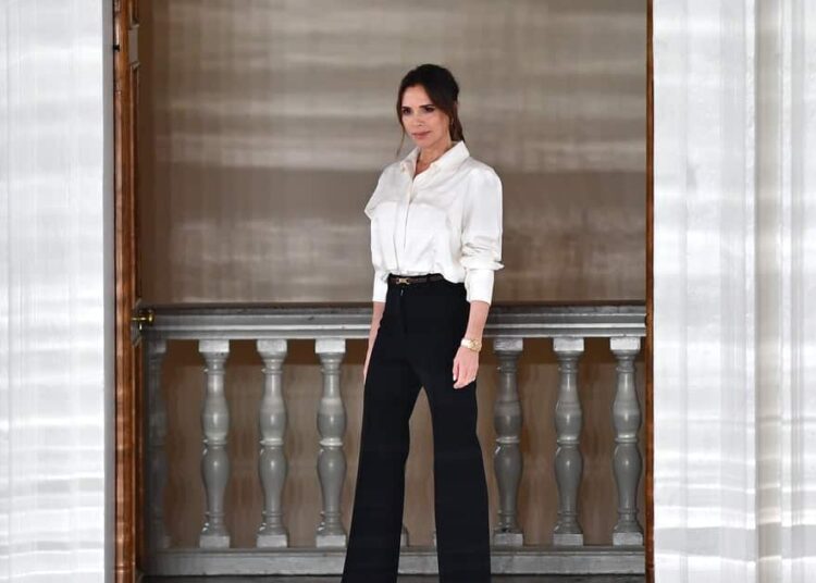 Victoria Beckham spices up Paris Fashion Week 2 - Egyptian Gazette Victoria Beckham spices up Paris Fashion Week 1 - Egyptian Gazette