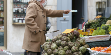 Inflation hits record 10% in 19 EU countries using euro